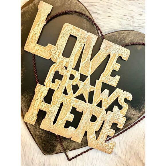 “LOVE GROWS HERE” 3D Distressed Wooden Metal Heart Wall Plaque - Picture 5 of 8